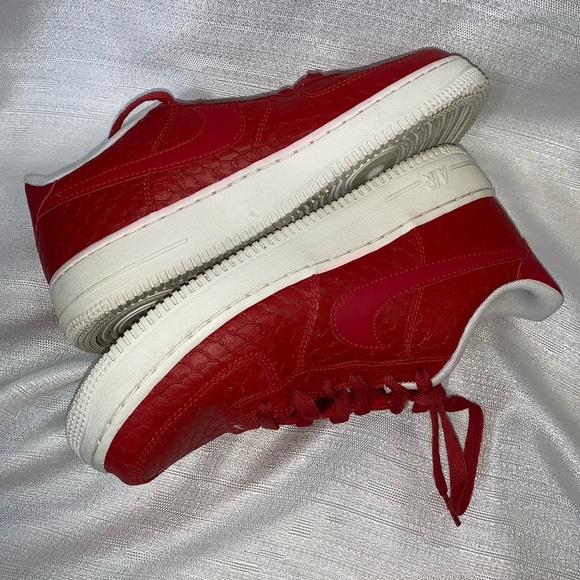 Red leather Nike Air Force 1 LV8 sneakers - Picture 5 of 12